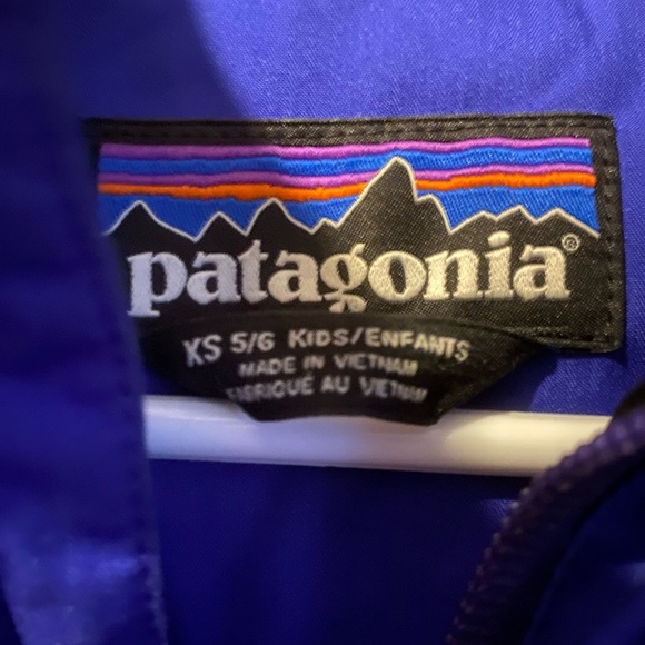 Patagonia Purple Raincoat with High Collar and Water-Resistant Fabric - Picture 4 of 4